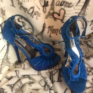 🔥 Sexy Blue Suede Aldo Shoes. Make your man 🤯